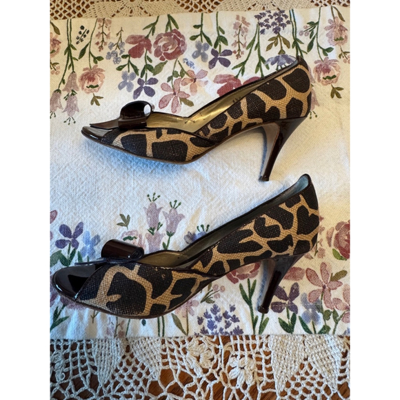 Via Spiga Giraffe Print Brown and Black Heels, Size 6.5 - Picture 5 of 9